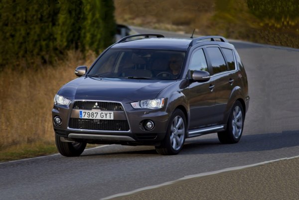 Лучшая тачка для бати? 11-летний Mitsubishi Outlander XL: меняйте масло вовремя – проедет 500 000 км