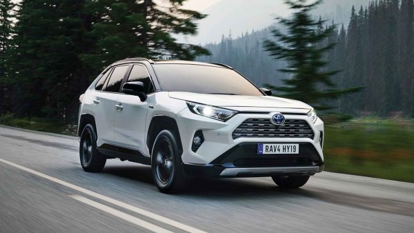 За безопасность можно не бояться: Новый кроссовер Toyota RAV4 пересдал «лосиный тест»