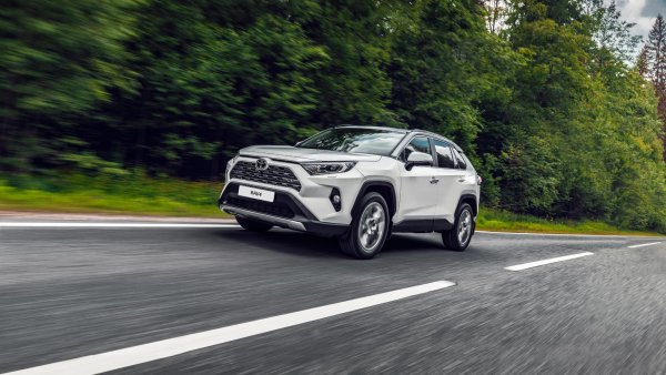 «Японец», которому завидуют конкуренты: Почему вокруг нового Toyota RAV4 никогда не стихнет ажиотаж