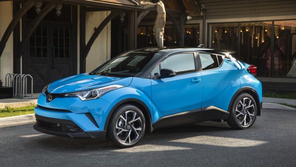 «Дорогая, я уменьшил Равчик!»: «Малютка» Toyota C-HR 2020 – не машина, а аттракцион невиданной щедрости