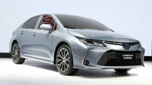 Ну и зачем она нам? Стартовали продажи обновленной Toyota Corolla – за те же деньги лучше Skoda взять