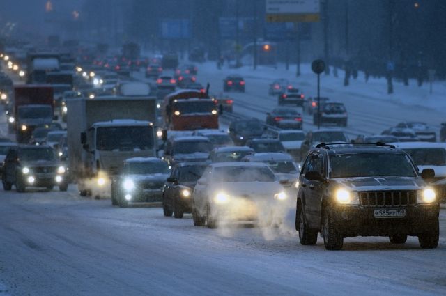 В Москве пробки к шести утра достигли девяти баллов