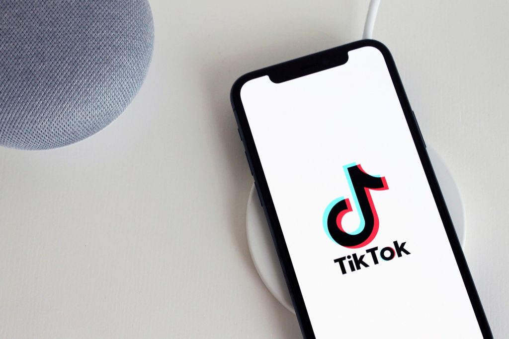 Авторы TikTok отказались продавать приложение Microsoft. Партнером компании станет Oracle