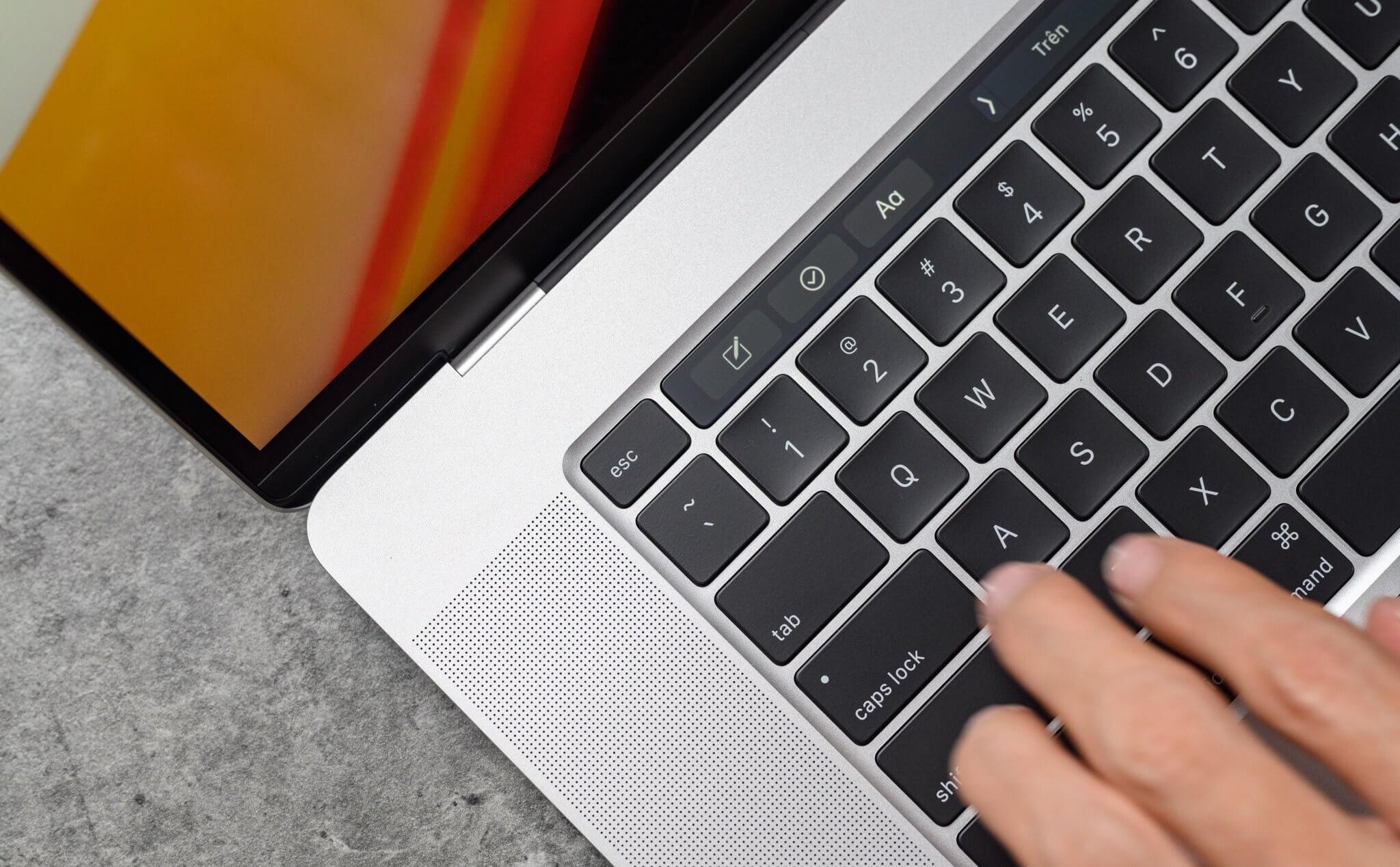 MacBook Pro 16 против пишущей машинки: на чем печатать тише?