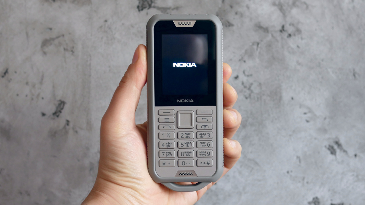 Обзор защищенного телефона Nokia 800 Tough: 'грязи не боится'