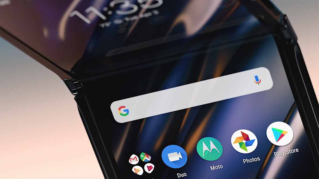 Motorola рассказала, как не испортить смартфон Razr с гибким экраном
