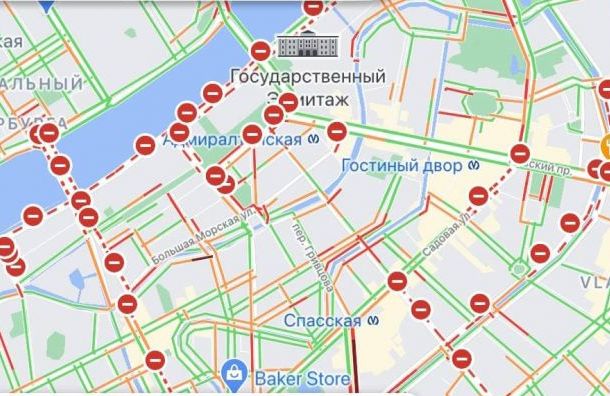 Силовики перекрыли центр Петербурга