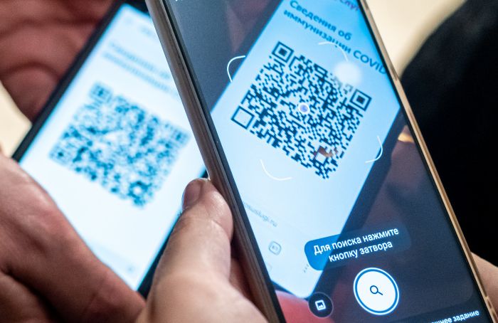 Суд Петербурга принял коллективный иск об отмене QR-кодов