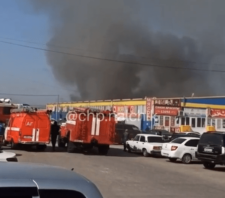 В Нальчике горит рынок “Дубки”