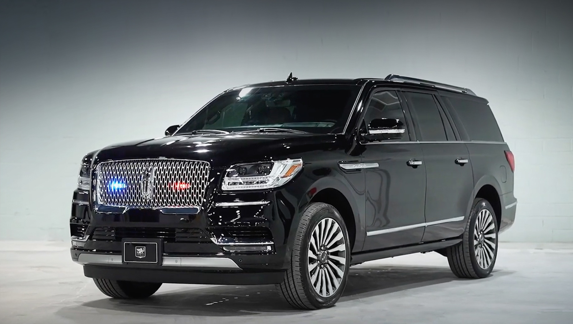 Канадцы превратили удлинённый Lincoln Navigator в крепость