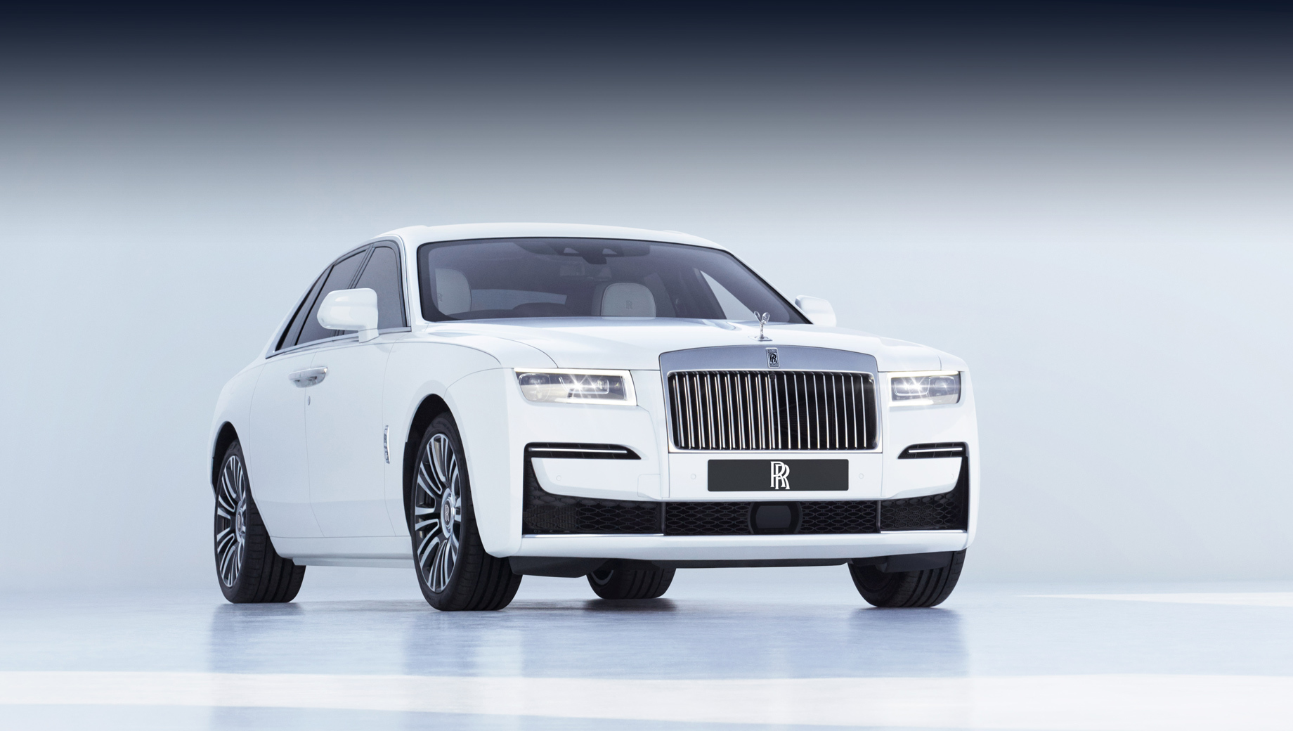 Rolls-Royce Ghost совместил комфорт с драйверским настроем