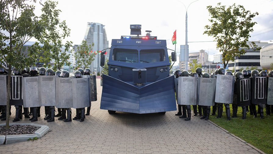 В центр Минска ввели военную технику