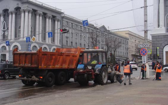 Курские дороги и тротуары обезопасят после ледяного дождя