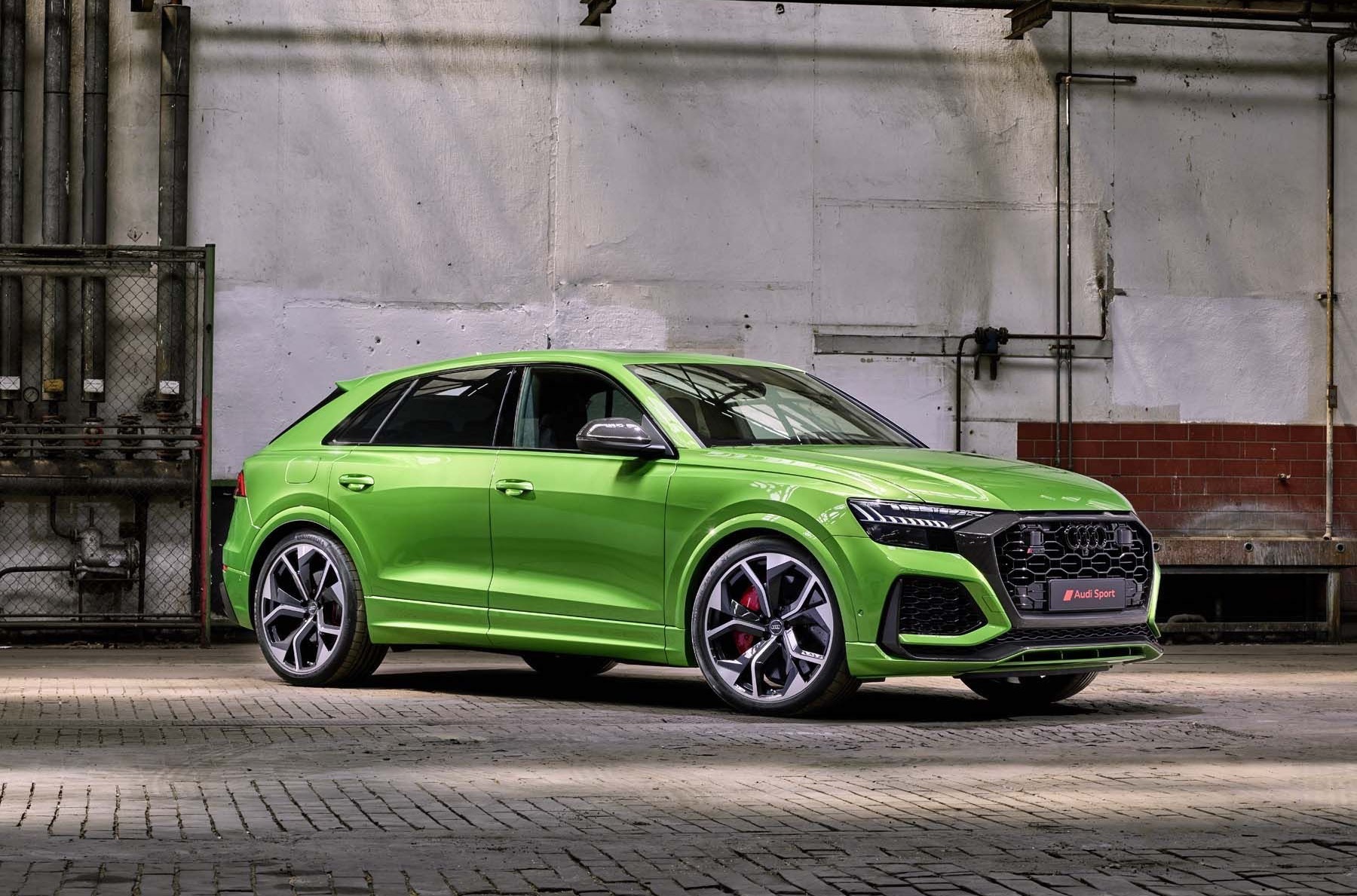 Новый Audi RS Q8 оказался быстрее Porsche Cayenne Turbo