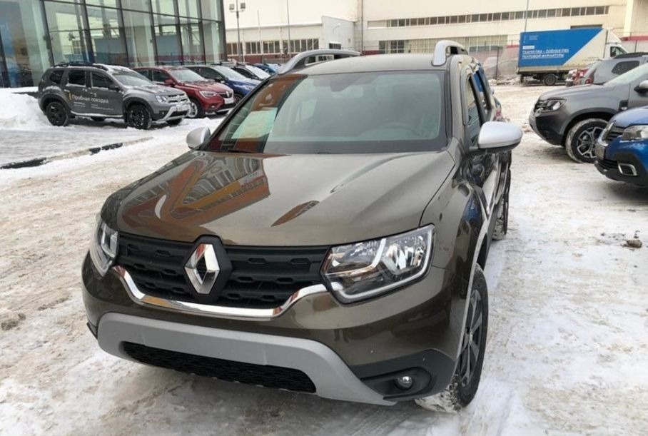 Новый Renault Duster сфотографировали в одном из московских автосалонов