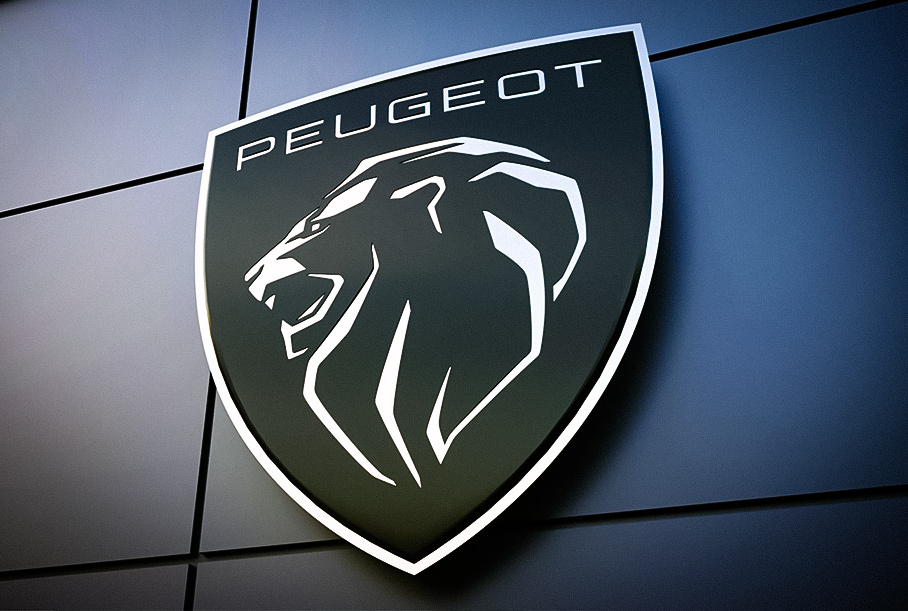 Peugeot радикально изменила логотип