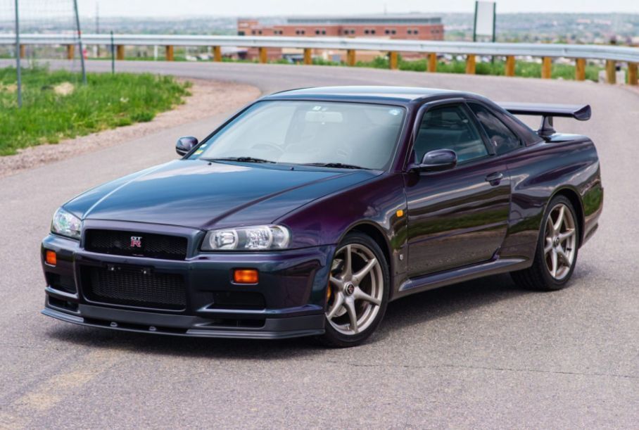 На продажу выставили Nissan Skyline GT-R в редчайшем цвете