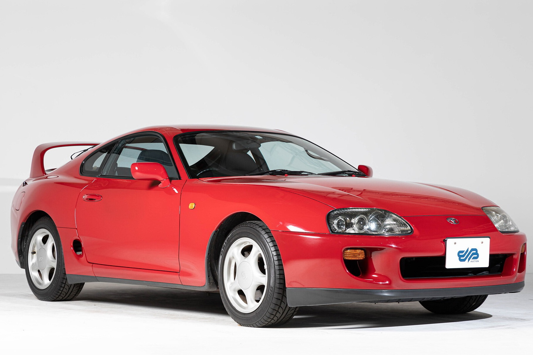 В Японии пустят с молотка Toyota Supra, простоявшую в гараже 22 года