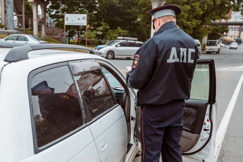 С начала года в Приморье на коррупции поймали 19 сотрудников правоохранительных органов