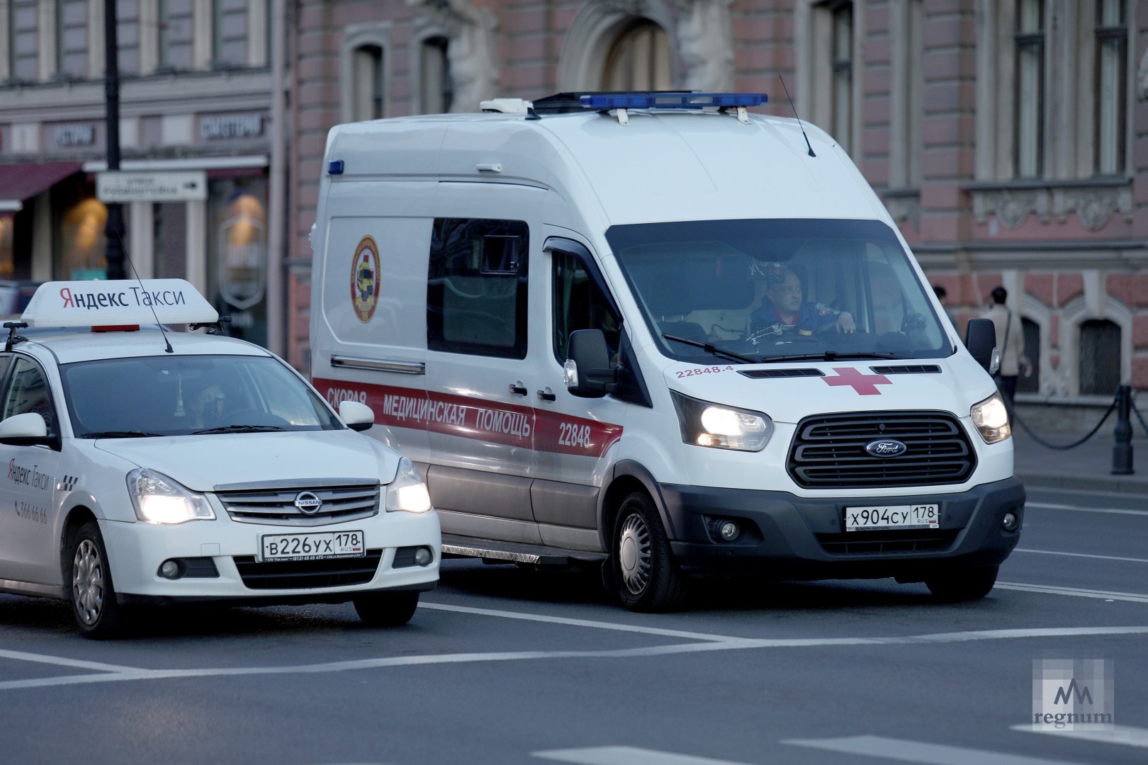 В Петербурге разрешили плановую медпомощь, диспансеризацию и вакцинацию