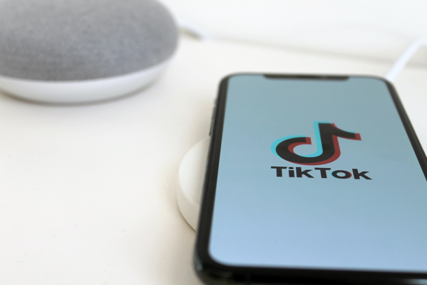 Спасёт ли TikTok от запретов увольнение его главного разработчика?