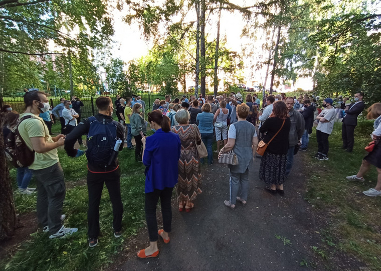 Участники митингов в сквере Екатеринбурга провели новую акцию. URA.RU предупреждало