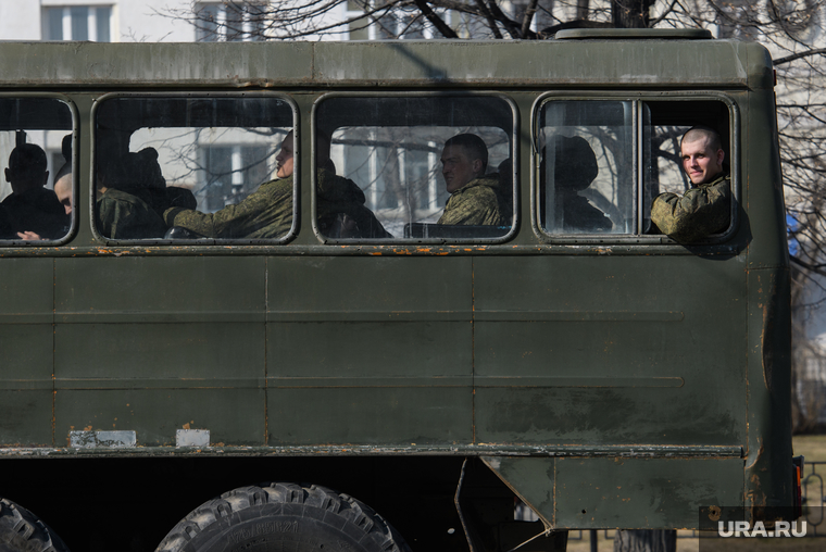 Военнослужащим по призыву продлили ежемесячные выплаты