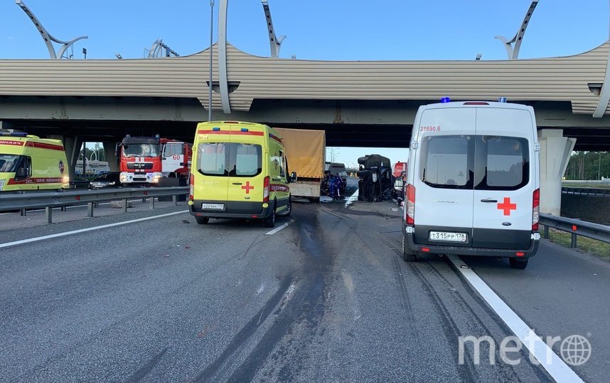 Жесткое ДТП с погибшими и пострадавшими заблокировало КАД: фото