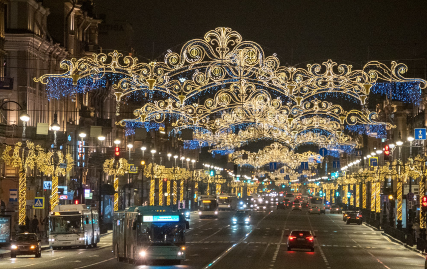 Как украсили Петербург к Новому году-2021: фото