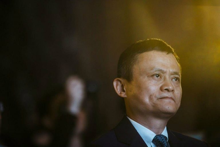 Фонды Alibaba и Джека Ма передали России медицинские маски