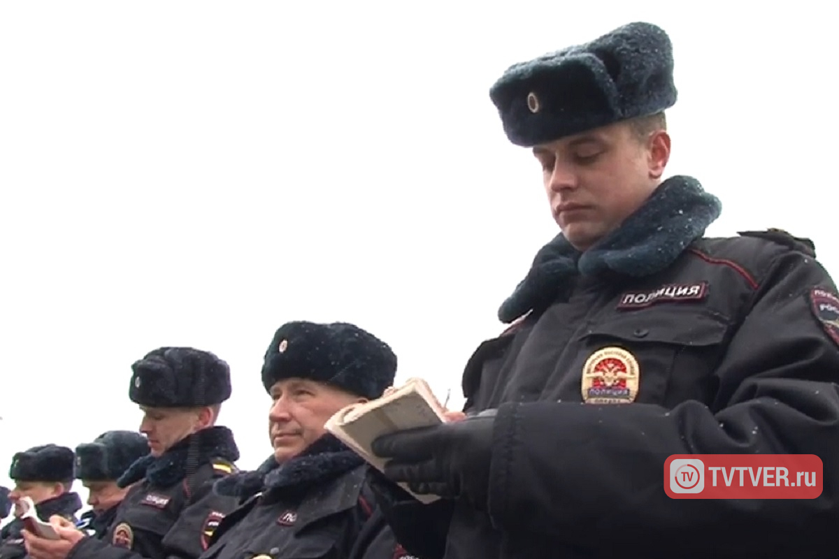 Полицейские смогут окружать митинги, вскрывать автомобили и чаще применять оружие