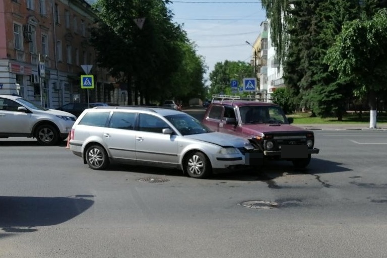 В Твери водитель сбежал с места ДТП, бросив автомобиль