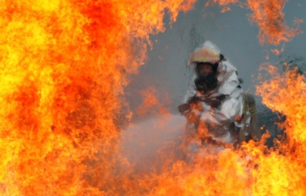 Мощный взрыв на территории Южной Кореи привел к пожару и гибели трех людей