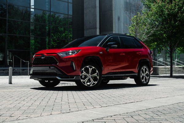 Гибридный Toyota RAV4 Prime стал самым быстрым кроссовером бренда