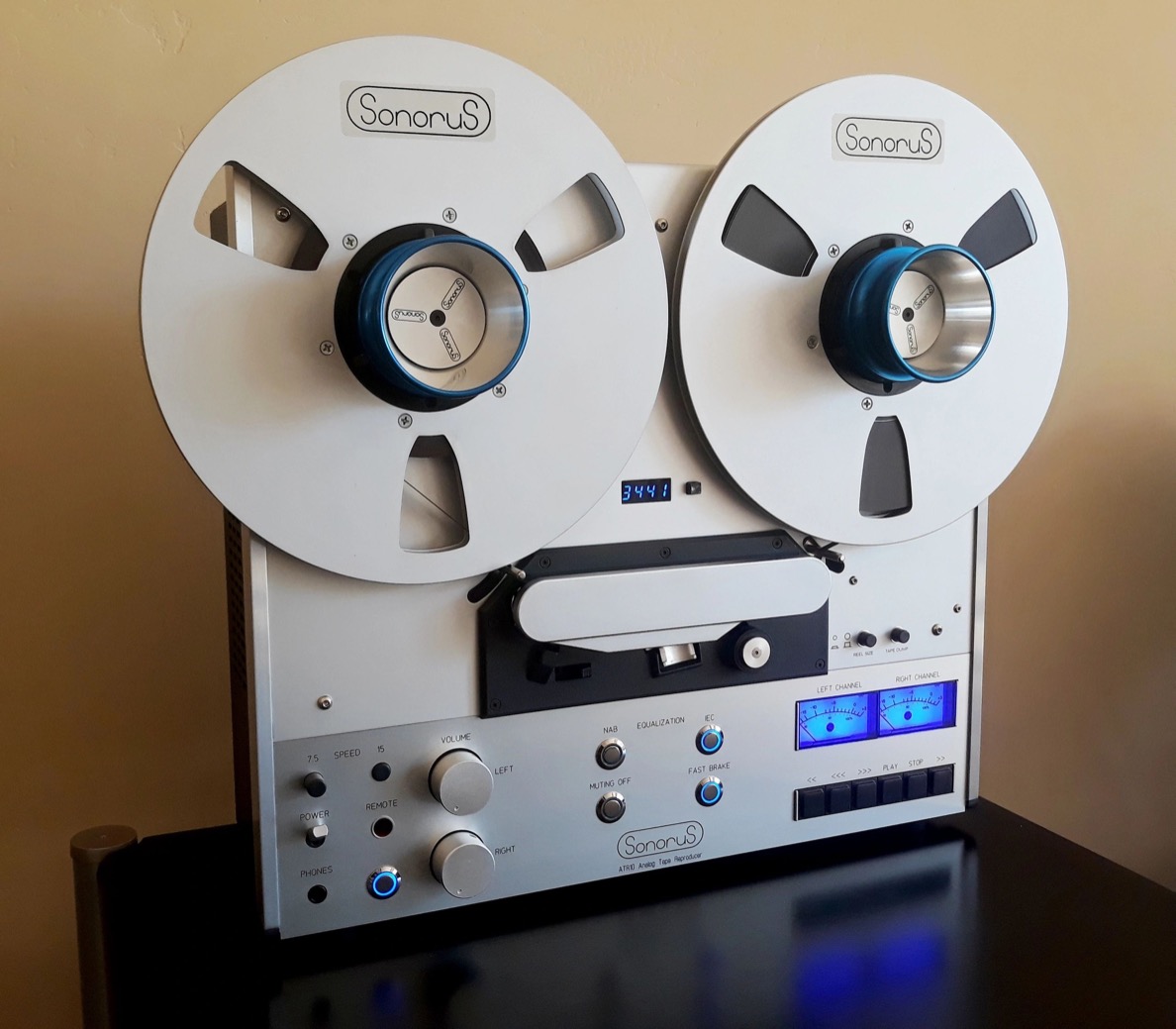 SonoruS ATR10 - катушечник на базе Revox PR99