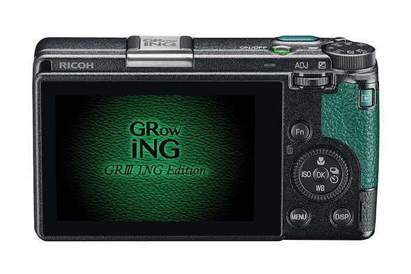 Ricoh использует в оформлении набора GR III «GRowING» ING Edition Special Limited Kit зеленый цвет