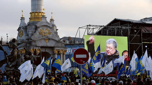 Владимиру Зеленскому спели на дорогу // Противники украинского президента предупредили его о «красных линиях» в Париже