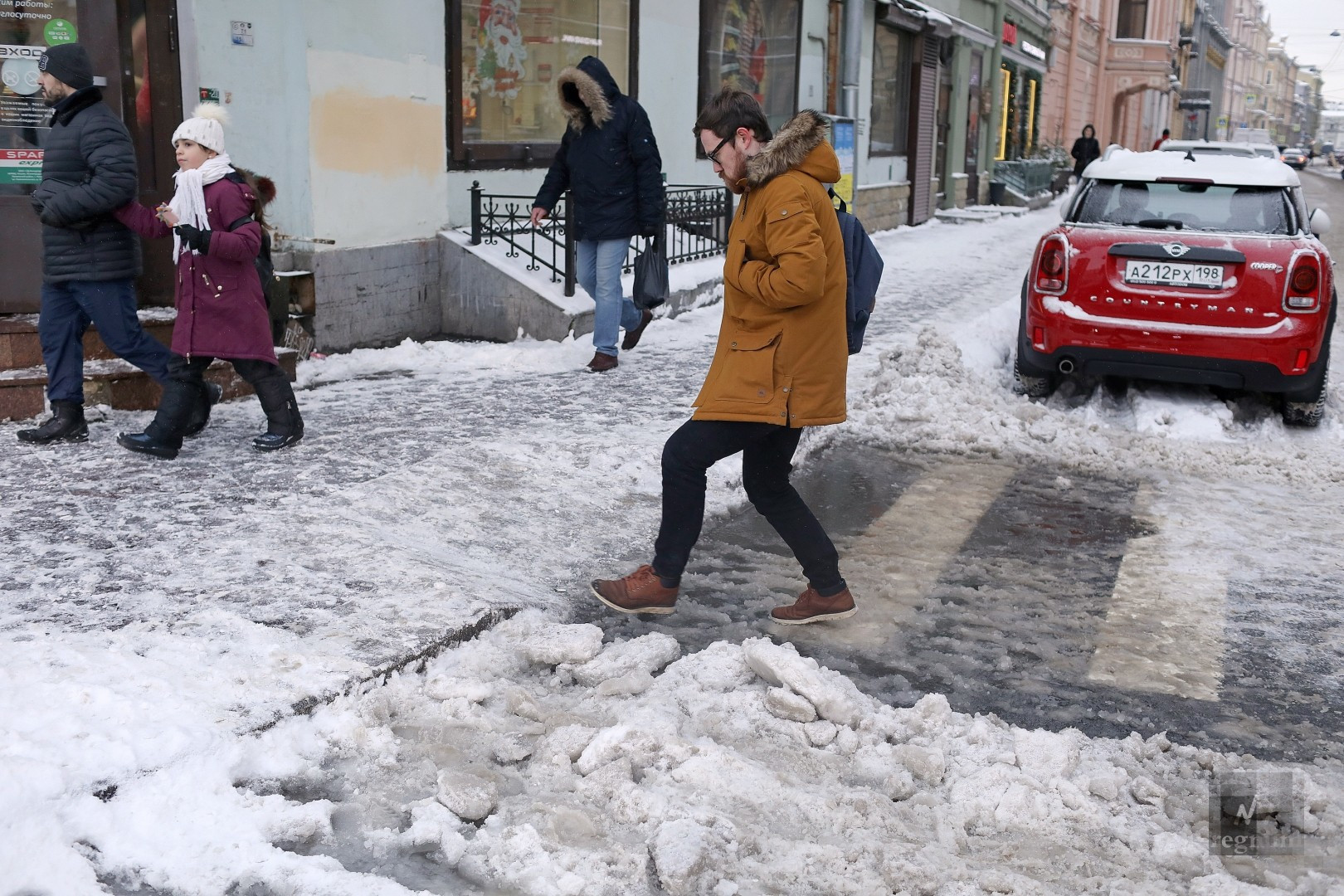 В Центральном районе Петербурга из-за гололеда травмы получили почти 90 человек