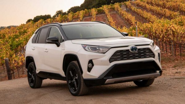 Блогер о новом Toyota RAV4: «Мы получили совершенно не ту машину, что продается в США»