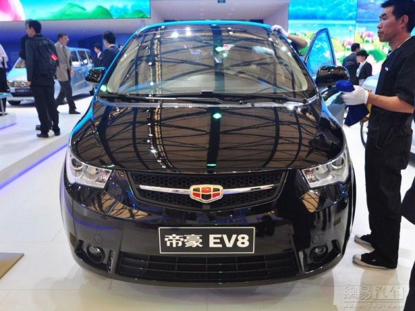 Российские автолюбители не обращают внимание на минивэны Geely, а стоило бы