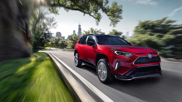 Таблетка озверина: Новый Toyota RAV4 оказался агрессивен во всех отношениях