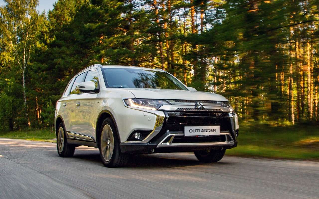 На полигоне разбили Mitsubishi Outlander российской сборки