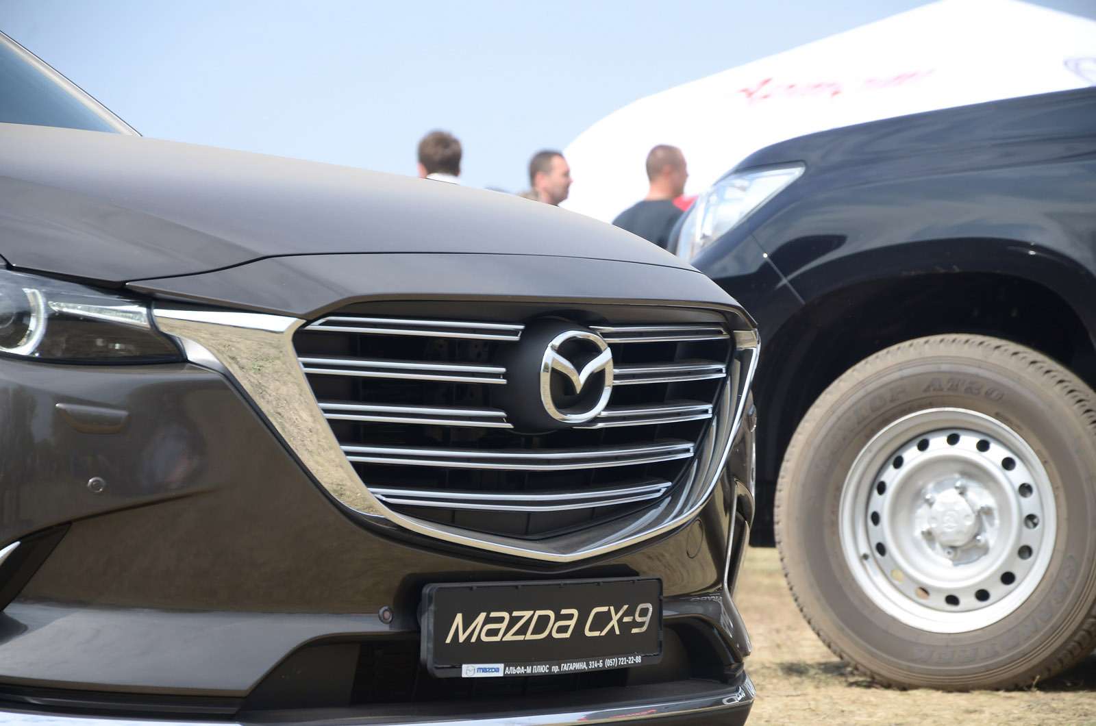 Отзывают кроссоверы Mazda CX-9: что-то не то с шинами